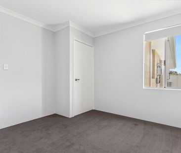 NEAR NEW MODERN FAMILY HOME! - Photo 3