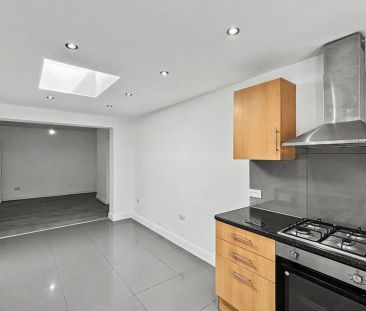 Chandos Crescent, Edgware, HA8 - Photo 4
