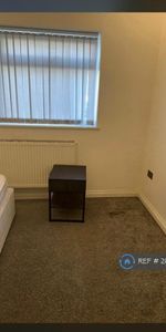 1 bedroom in a flat share to rent - Photo 4