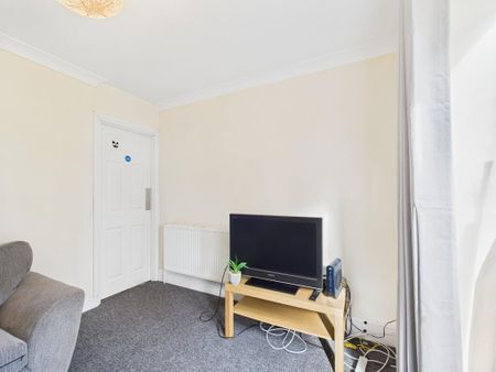 6 bedroom semi-detached house to rent - Photo 2