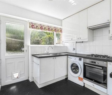 2 bedroom end of terrace house to rent - Photo 2