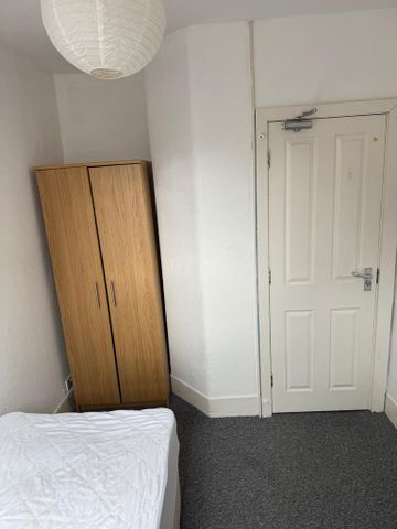 4 bedroom terraced house to rent - Photo 5