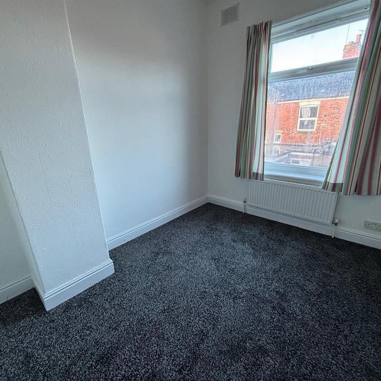 2 bedroom end of terrace house to rent - Photo 1
