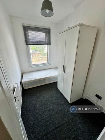 3 bedroom flat to rent - Photo 5