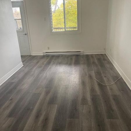 Montreal , 4 1/2 , pres metro Beaugrand - Photo 3