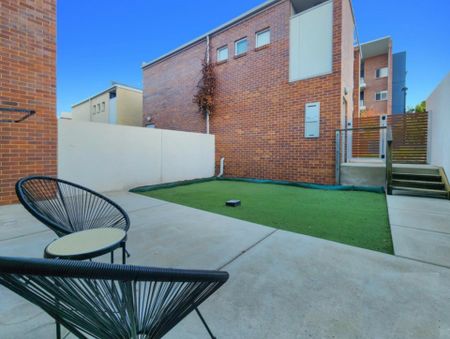 Stylish and Spacious Townhouse - Photo 4