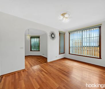 SPACIOUS FAMILY HOME OFFERING EXTREME CONVENIENCE - Photo 2