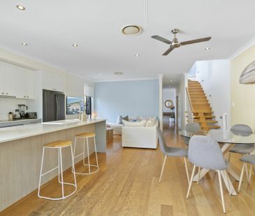 SPACIOUS FOUR BEDROOM DUPLEX - GREAT LOCATION IN PALM BEACH! - Photo 1