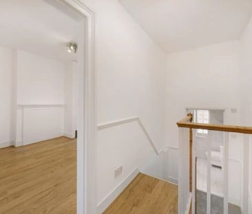 2 bedroom maisonette in London - Photo 1