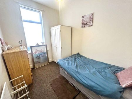 2 bed upper flat to rent in NE25 - Photo 4