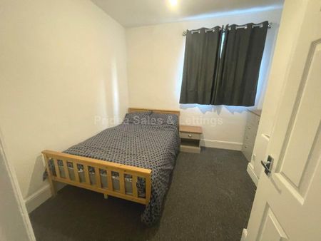 1 bedroom in a house share to rent - Photo 2