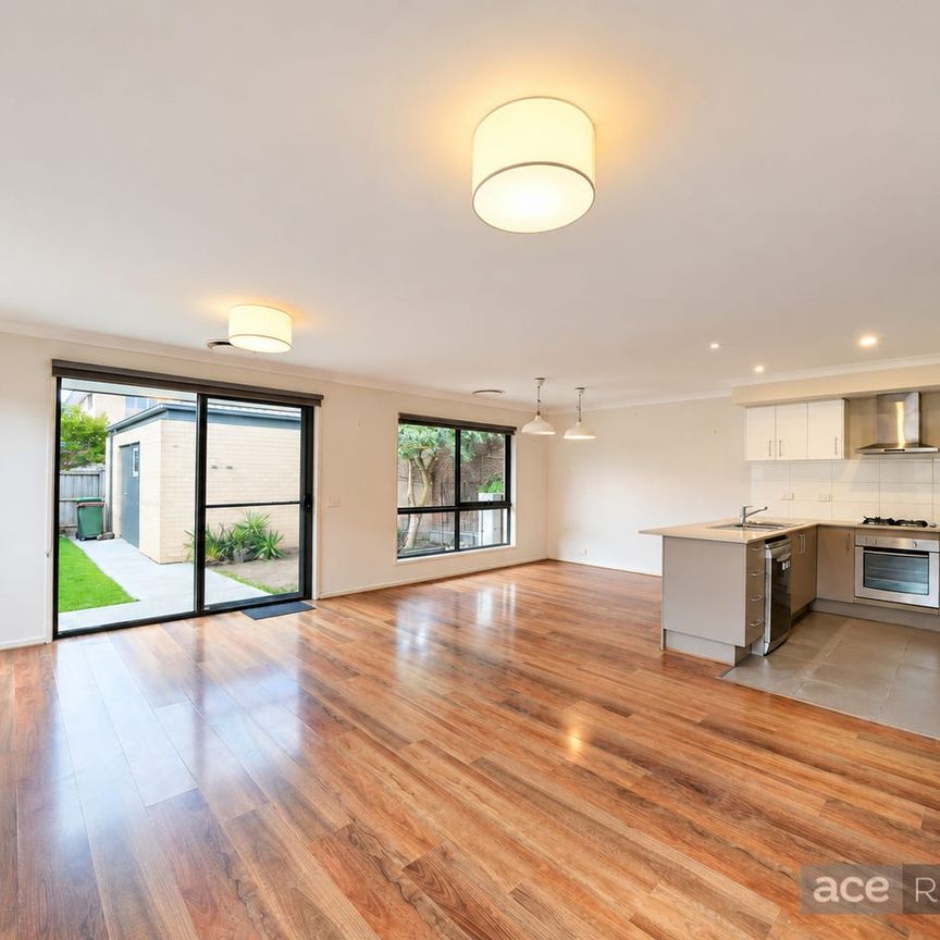Splendid opportunity for inspired family living! - Photo 1