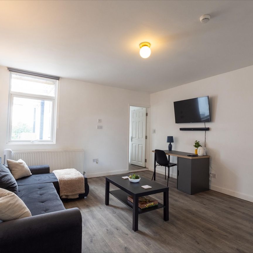 4 Bed Flat, Humber Road, CV3 - Photo 1