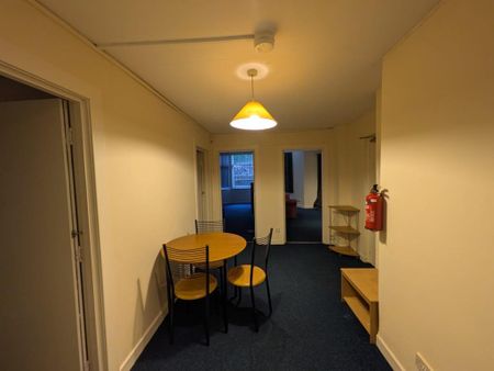 3 bedroom apartment to rent - Photo 2