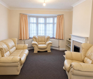 4 bedroom semi-detached house to rent - Photo 2