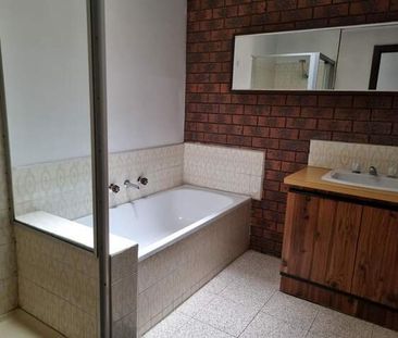 1/12 Oriel Road, Ivanhoe - Photo 4