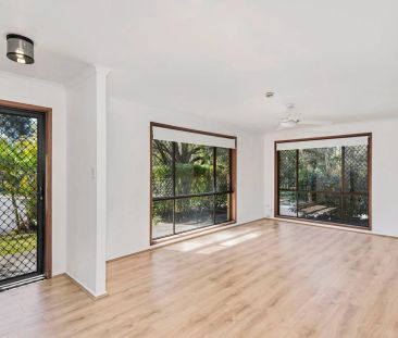 Charming Suburban Family Home: Perfect Blend of Tranquillity and Co... - Photo 1