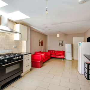 Tiverton Road 216 - Photo 2