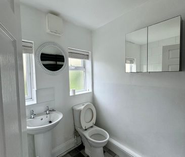 Coronation Road - Photo 5