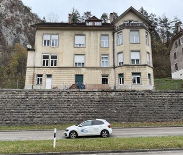 A bright living room - Photo 6