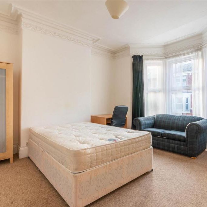 4 bedroom terraced house to rent - Photo 1