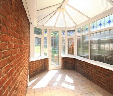 4 bedroom end of terrace house to rent - Photo 1