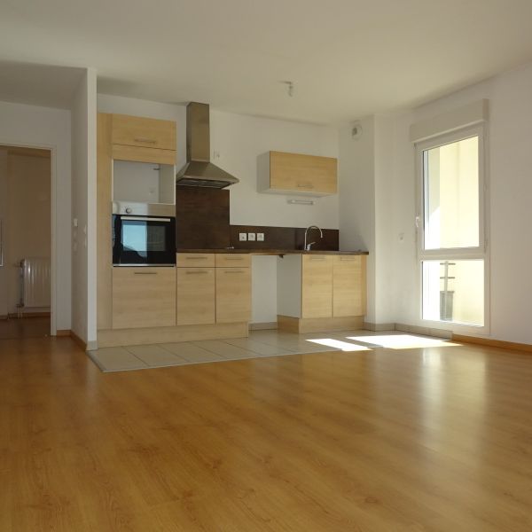 Location Appartement 3 pièces 58m² FLEURY LES AUBRAIS 45400 - Photo 1
