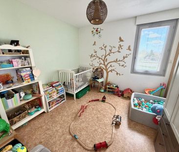 Location Appartement 4 pièces 81m² VALENCE 26000 - Photo 4