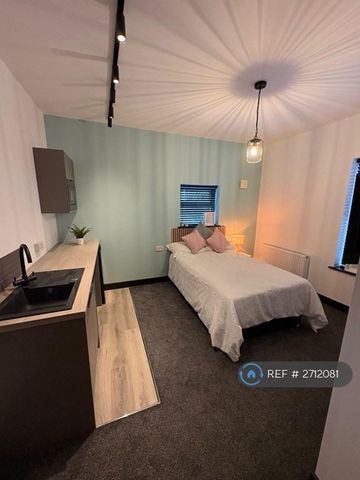 1 bedroom in a house share to rent - Photo 4