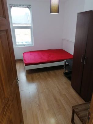 3 Bed Flat, Canning Town, E13 - Photo 1