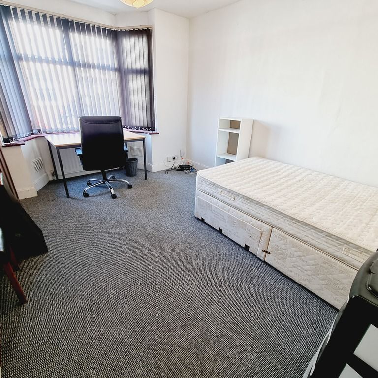 4 Bed Student Accommodation - Photo 1