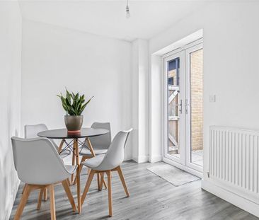 2 bedroom semi-detached house to rent - Photo 2