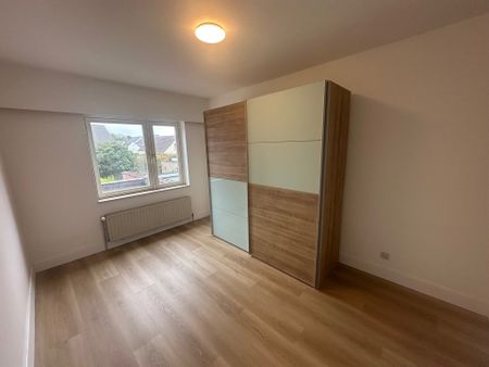 Ruime woning met 3 slaapkamers, garage en tuin - Photo 2