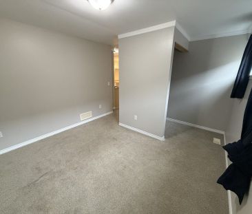 Rutland Bright 1 Bedroom + Den In-law Suite – Available December 1 - Photo 2