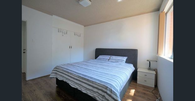 Renovated two bedroom unit walking To University, Shopping Centre, Metro and Buses - Photo 1
