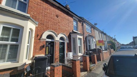 3 bedroom terraced house to rent - Photo 2