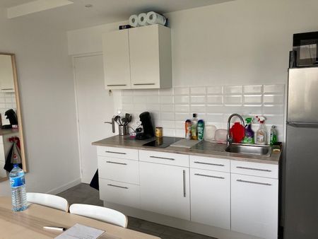 1 pièce - Meublé - 10 m² - 3ème étage - Colocation autorisée - Photo 2