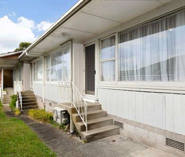 2 bedroom Unit in Blockhouse Bay - Photo 5