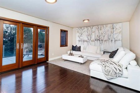 4742 Caulfeild Drive apartment — West Vancouver, BC (4-Bedroom) - 4 Bedroom - Photo 2