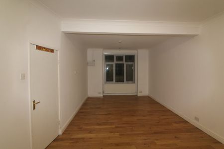 Woodlands Road, Southall, UB1 1EJ - Photo 2