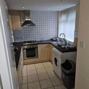 Room in a Shared House, Carnforth Street, M14 - Photo 3