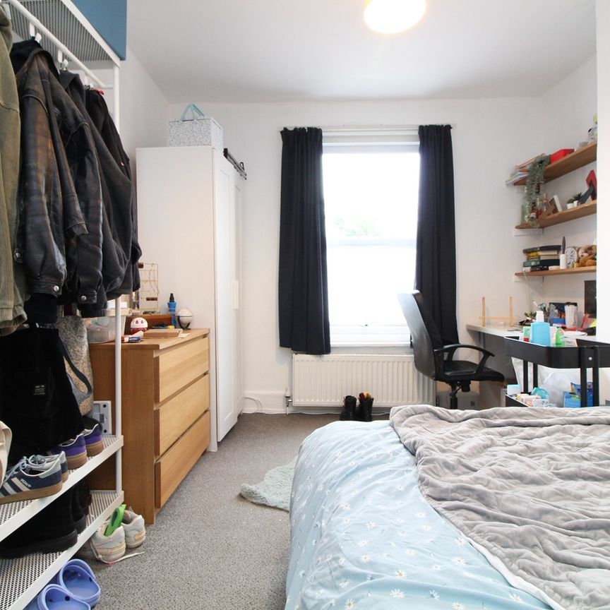 7 Bed Semi-Detached House, Oxford Road, SO14 - Photo 1