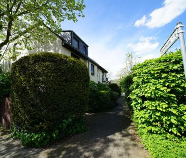 Wunderschöne 2-Zimmer-Wohnung mit Einbauküche und traumhaftem Garte... - Photo 4