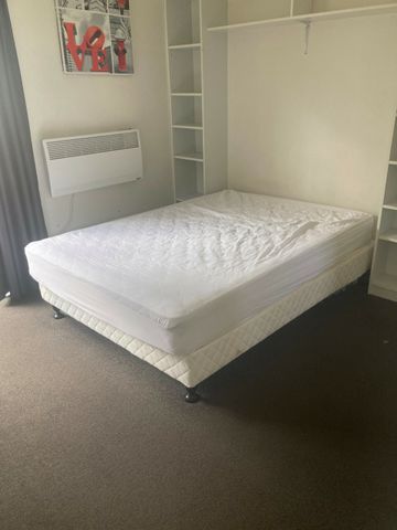 Studio unit available now - Photo 4