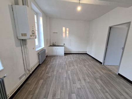 Location Appartement 1 pièce 39m² LE CREUSOT 71200 - Photo 2