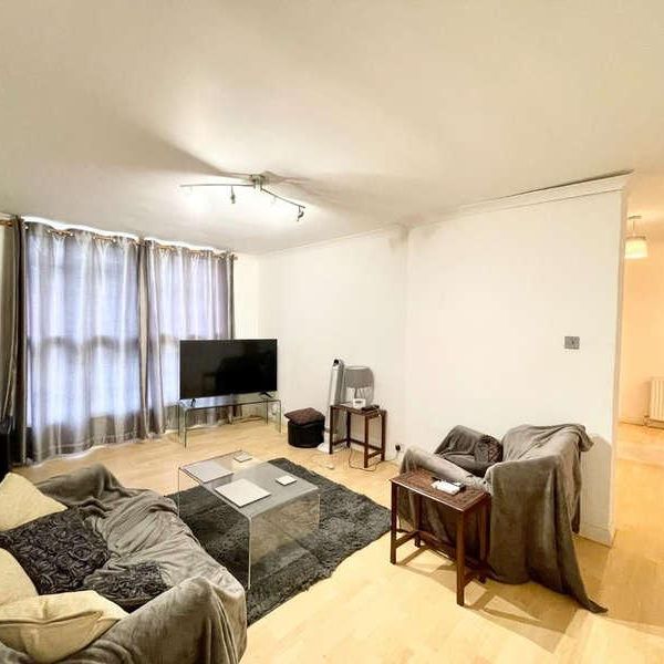 Langham Gardens, London, W13 - Photo 1