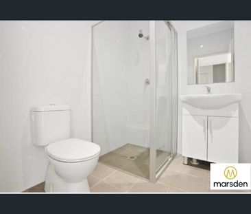 SPACIOUS TWO BEDROOM UNIT IN PRIME LOCATION ! - Photo 5