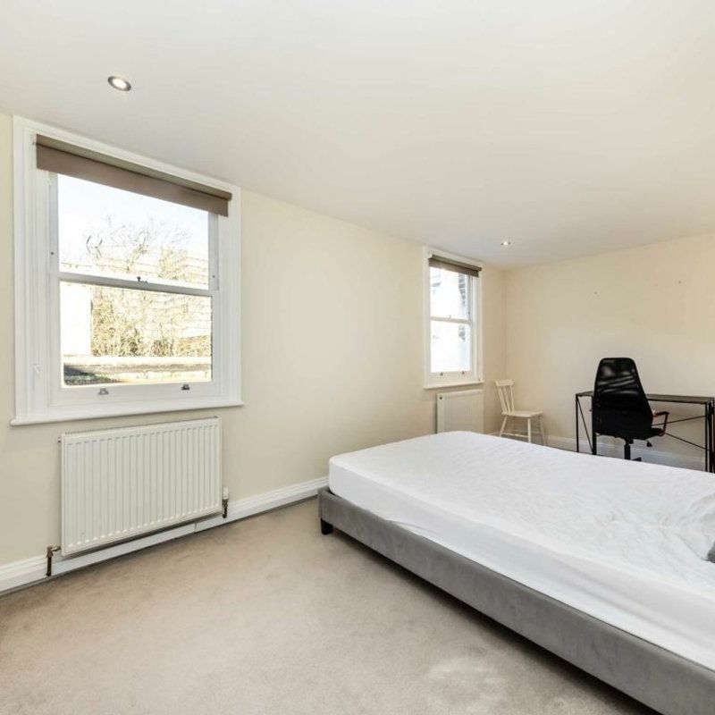 Fulham Palace Road, W6, London - Photo 1