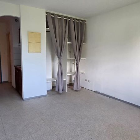 Location Appartement 1 pièce 22m² ST DENIS 97490 - Photo 4