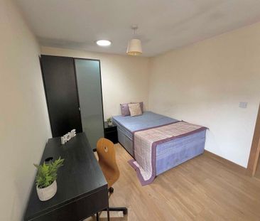 4 bedroom flat to rent - Photo 4